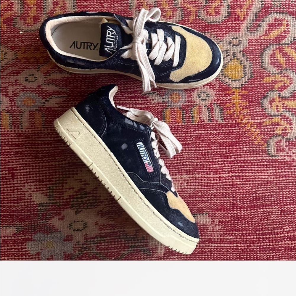 Autry size 6 sneakers